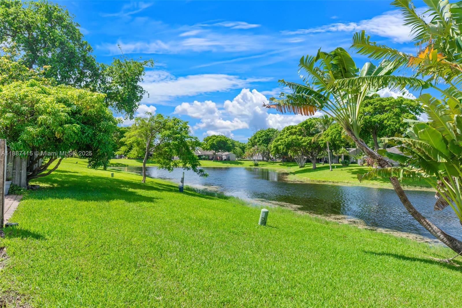 THE LAKES - Residential