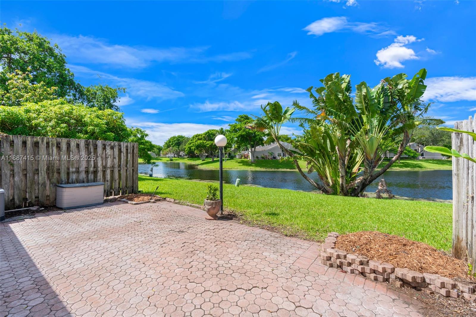 THE LAKES - Residential
