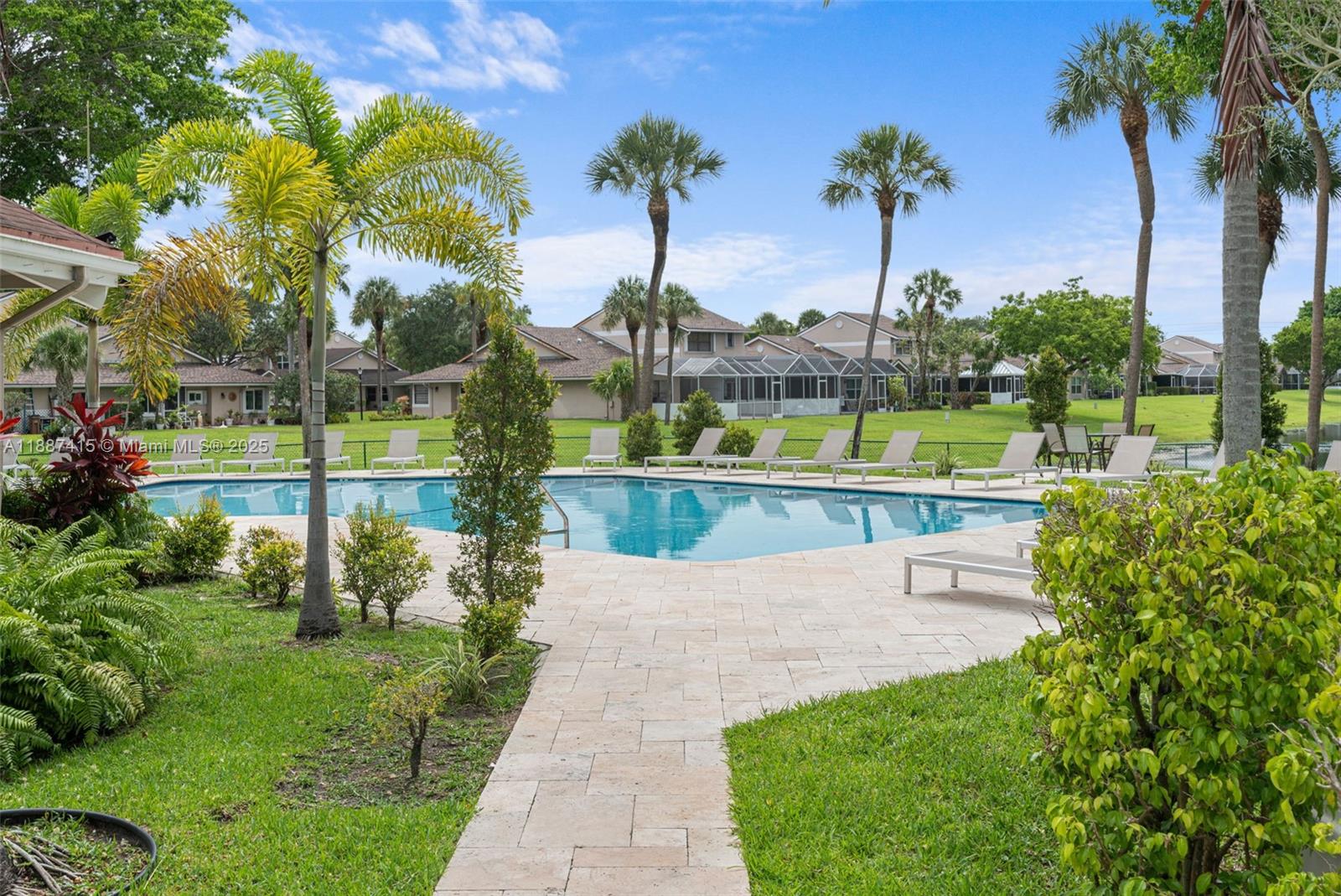 THE LAKES - Residential