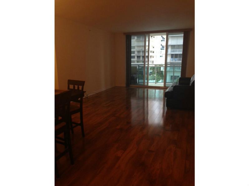 RESIDENCES ON HOLLYWOOD B - Residential Lease