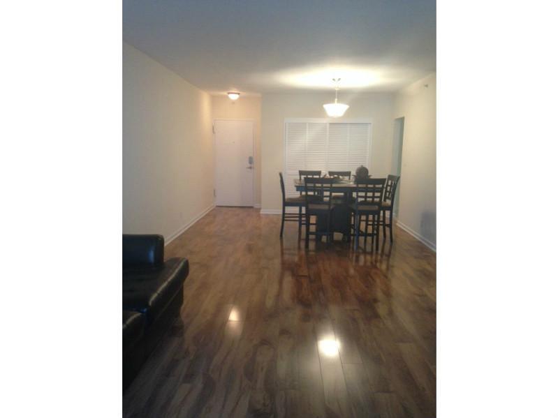 RESIDENCES ON HOLLYWOOD B - Residential Lease