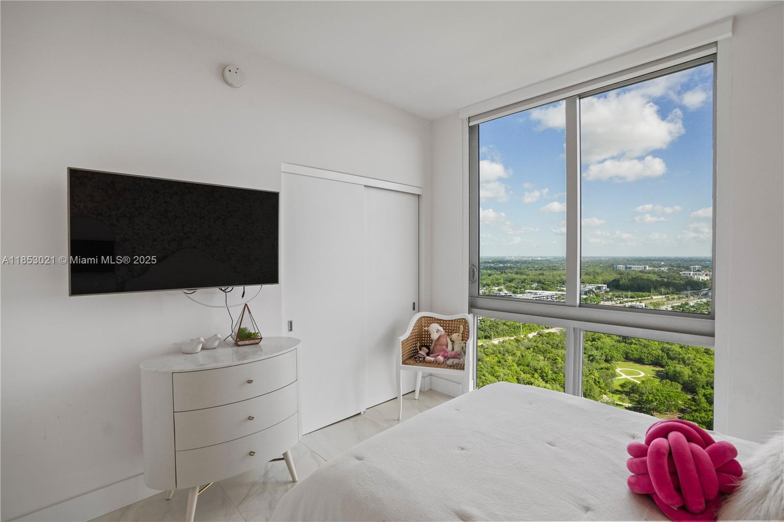 THE HARBOUR SOUTH CONDO - Residential Lease