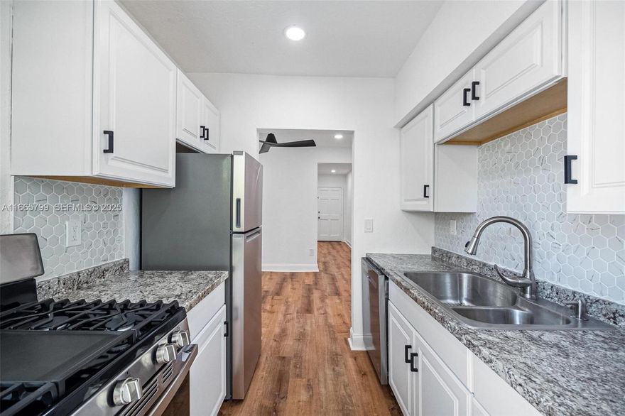 Beautiful 1 Bedroom, 1 Bathroom unit featuring new stainless steel appliances and in-unit laundry. Plenty of light with wood flooring throughout, with easy access being on the 1st floor. Conveniently located in the center of South Beach, close to restaurants, nightlife and a few blocks away from the beach.