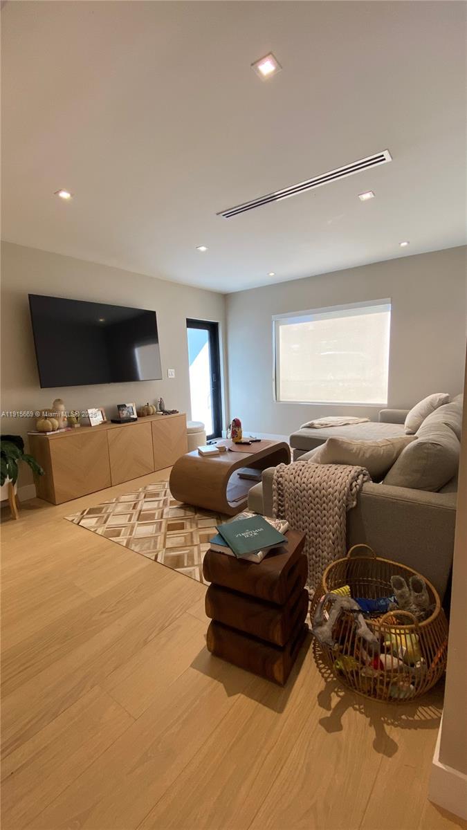 EAST SHENANDOAH - Residential Lease