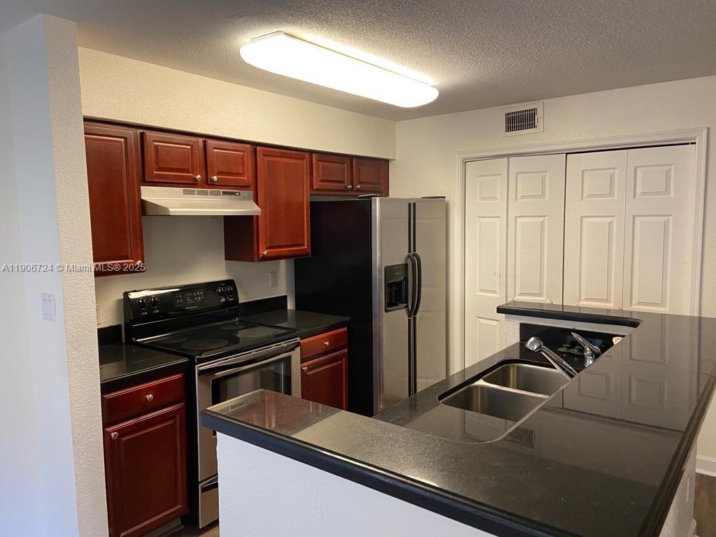 SAVANNAH AT RIVERSIDE COND - Residential Lease