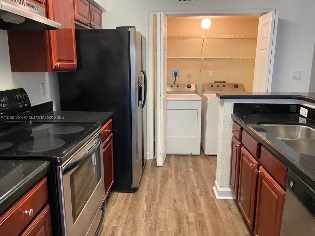 SAVANNAH AT RIVERSIDE COND - Residential Lease