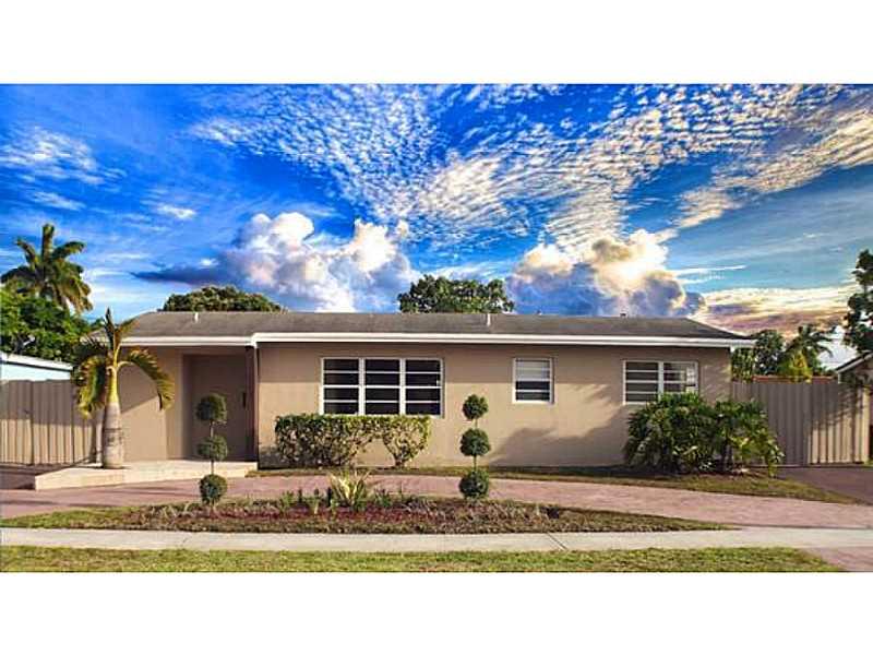 3/2 in Westchester ready to move in. This is a must see. Located in a great neighborhood to raise a family. Freshly painted inside & out. Open layout HUGE master bedroom w/Jacuzzi tub. Built in Speakers. Brand new kitchen w/ SS appliances plus washer & dr yer. Circular driveway w/ room for boat on both sides. Sold AS-IS.