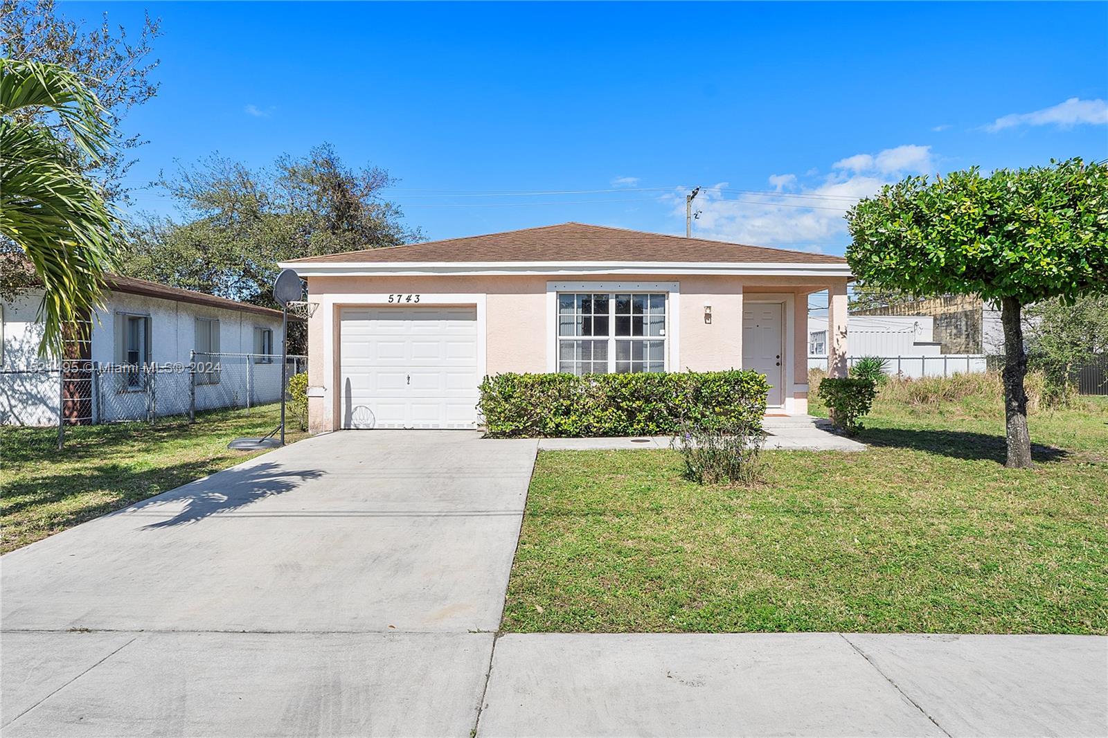 5743 Wiley St St, Hollywood, Broward County, Florida - 3 Bedrooms  
2 Bathrooms - 
