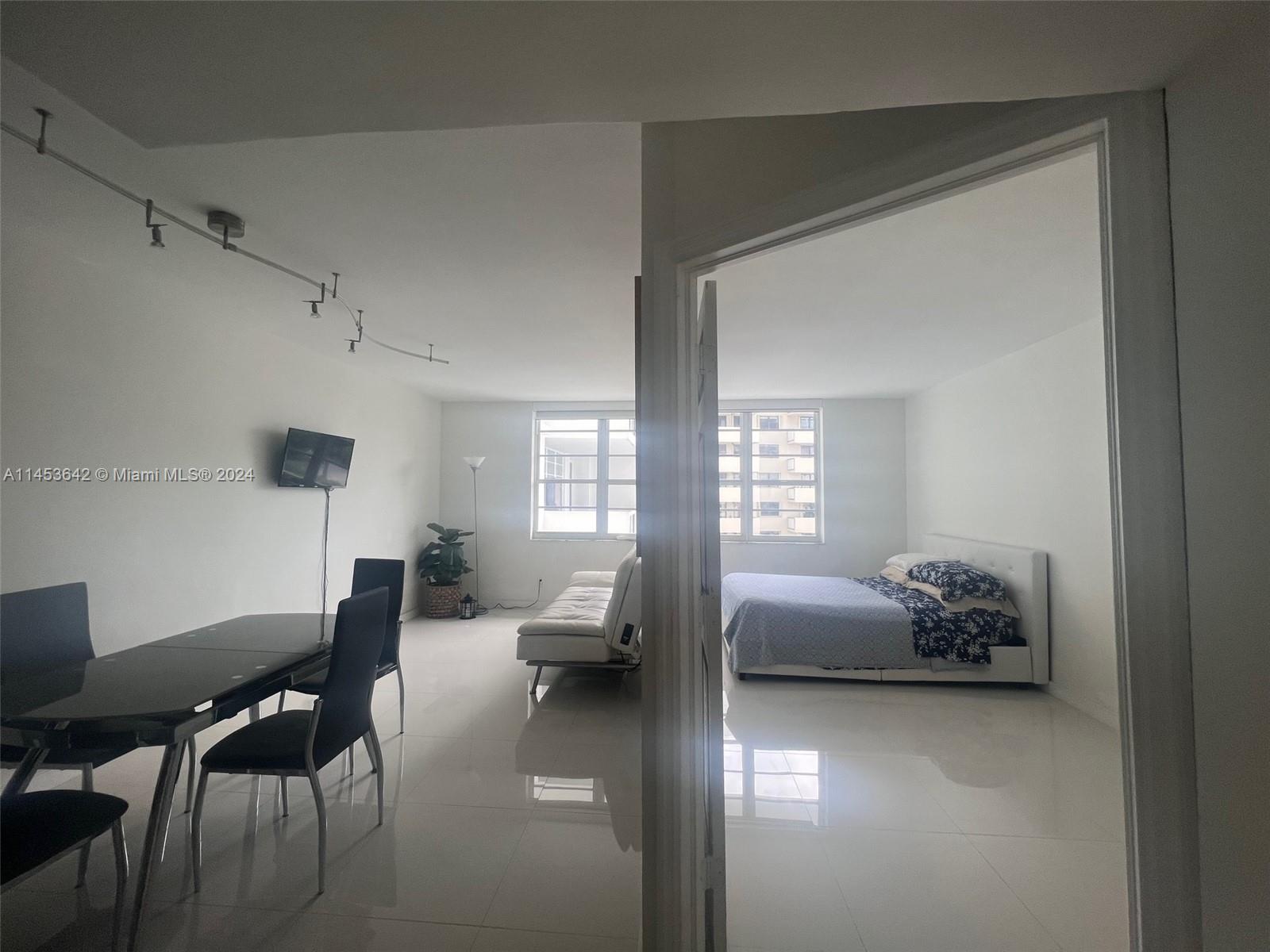 THE DECOPLAGE CONDO - Residential Lease