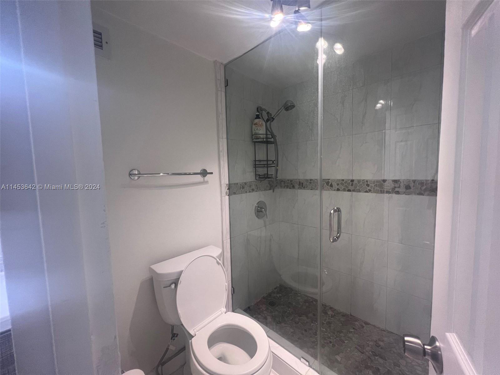 THE DECOPLAGE CONDO - Residential Lease