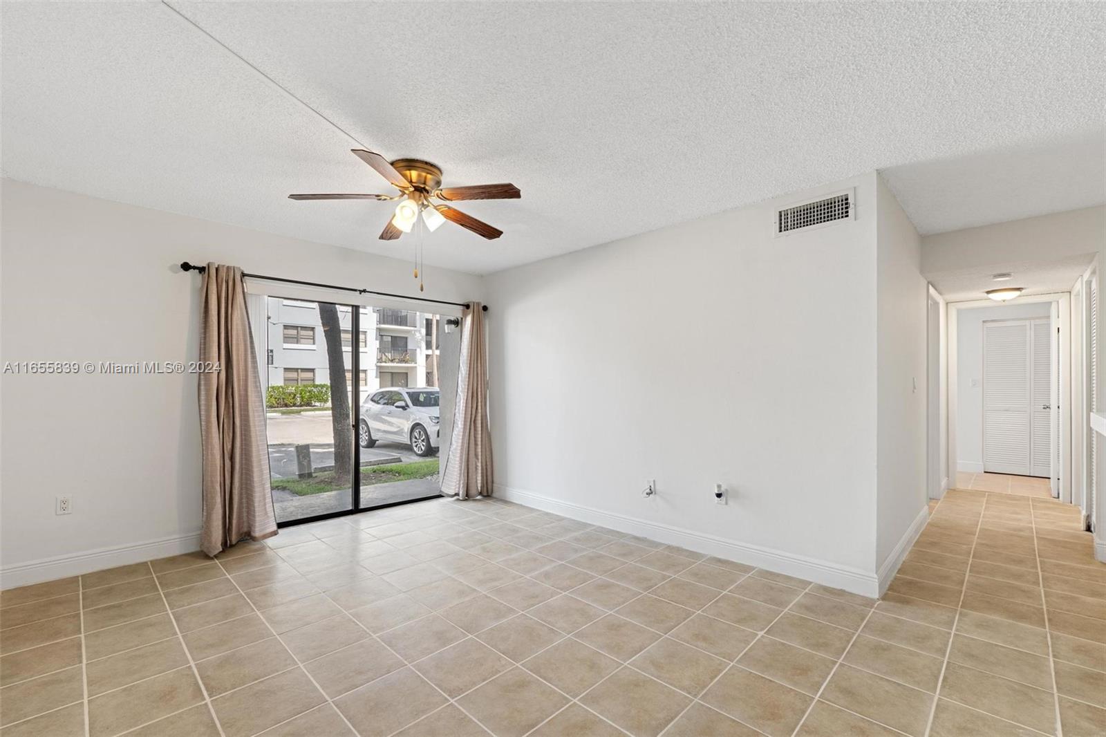 View Hialeah, FL 33015 condo