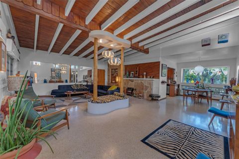 1895 SW 25th St Miami FL 33133