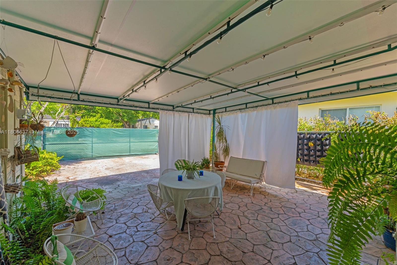 KENSINGTON PARK - Residential