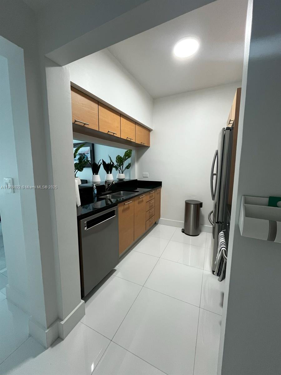 BRICKELL ON THE RIVER N T - Residential Lease