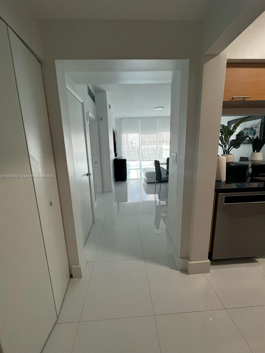 BRICKELL ON THE RIVER N T - Residential Lease