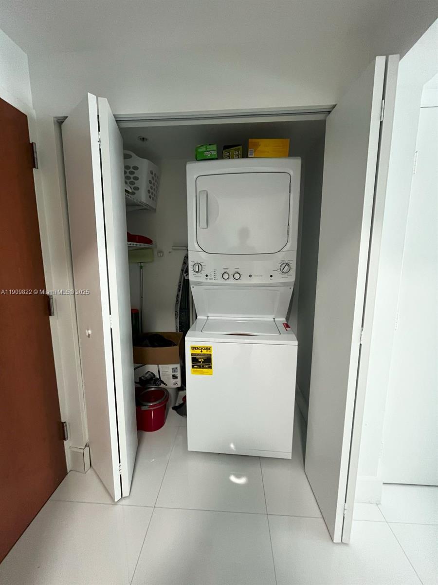 BRICKELL ON THE RIVER N T - Residential Lease