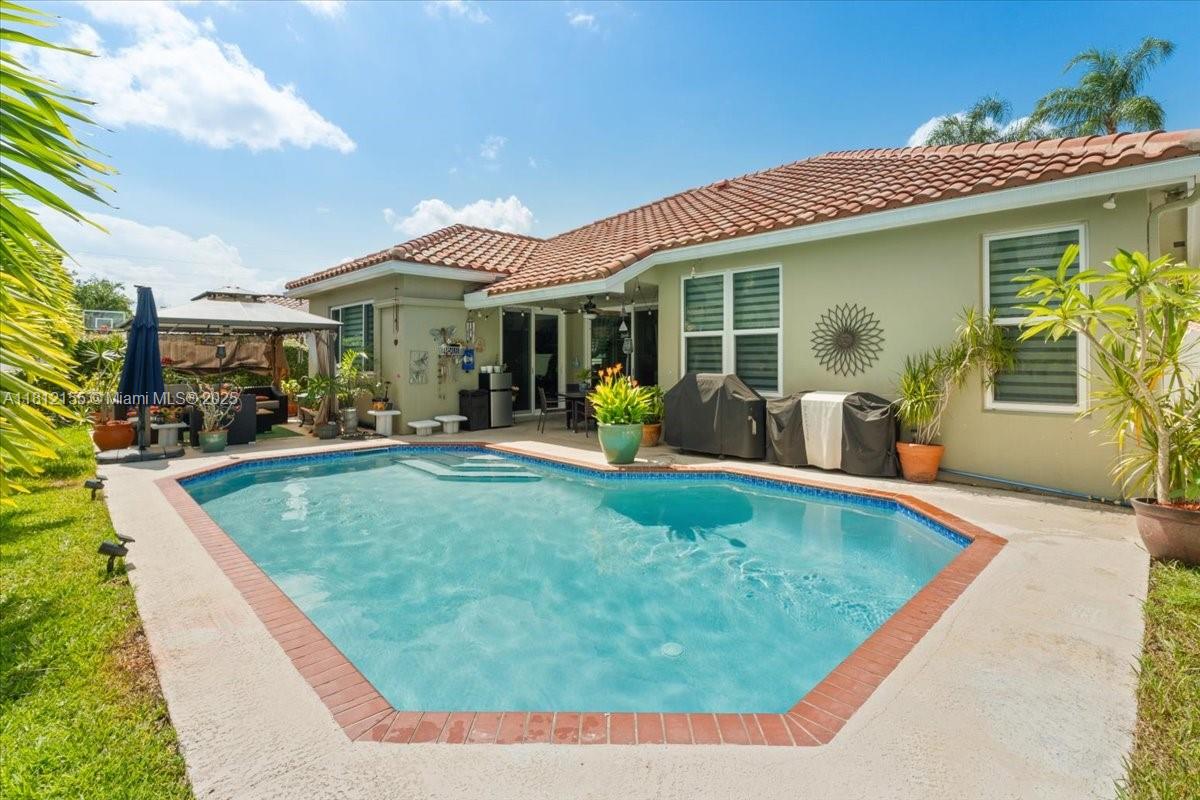 Property for Sale at 18342 Nw 11th St, Pembroke Pines, Miami-Dade County, Florida - Bedrooms: 4 
Bathrooms: 3  - $827,000