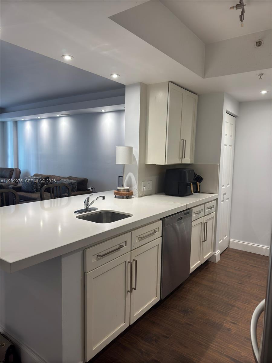 2000 N Bayshore Dr 708