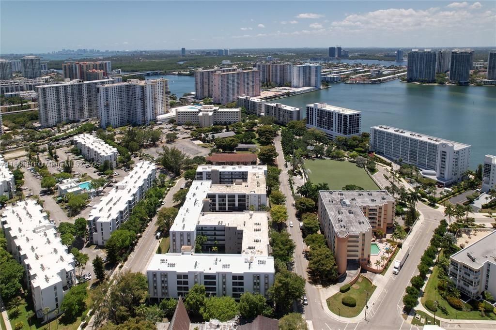 LE CARTIER CONDO - Residential