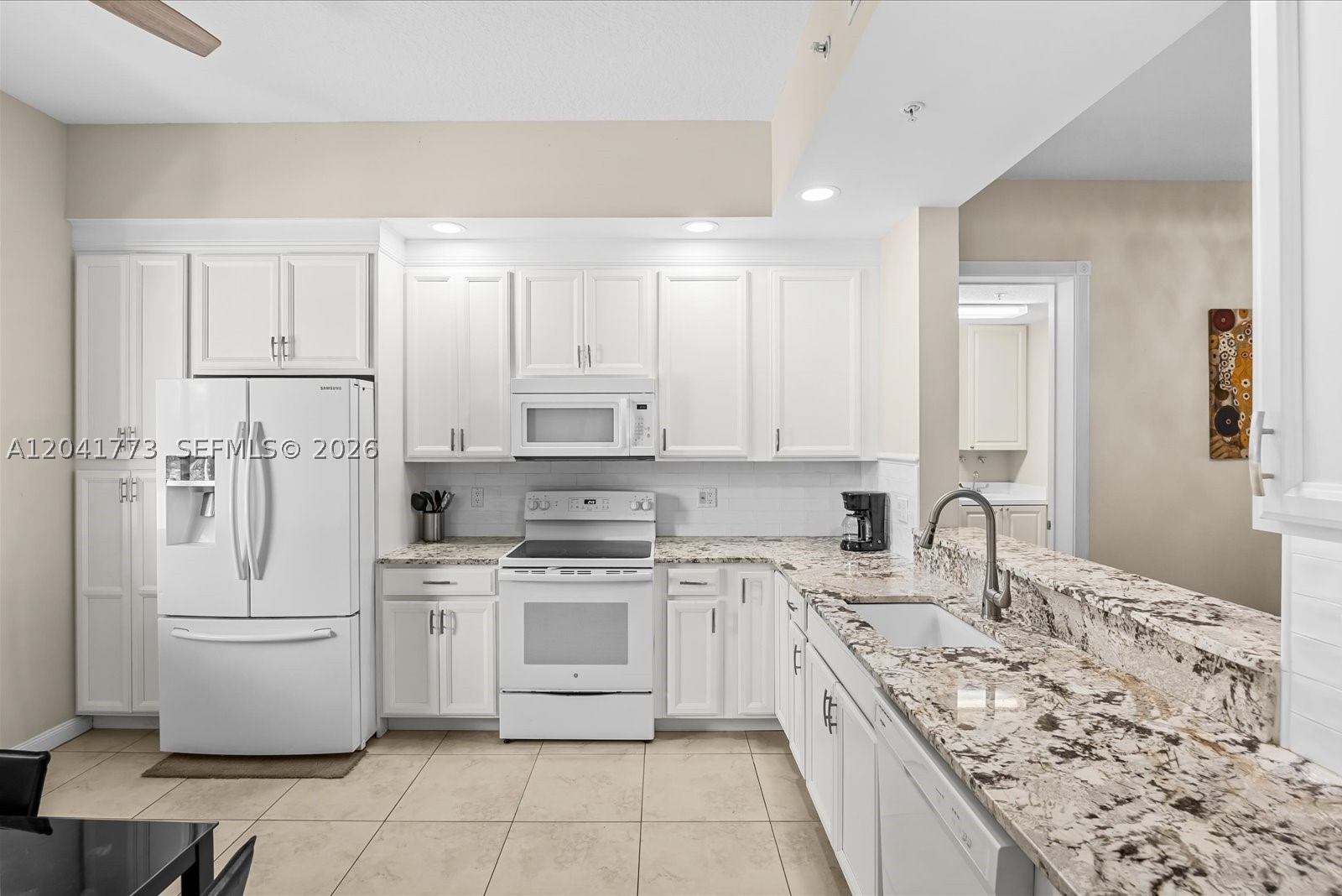 38 Harbour Isle Dr E 104