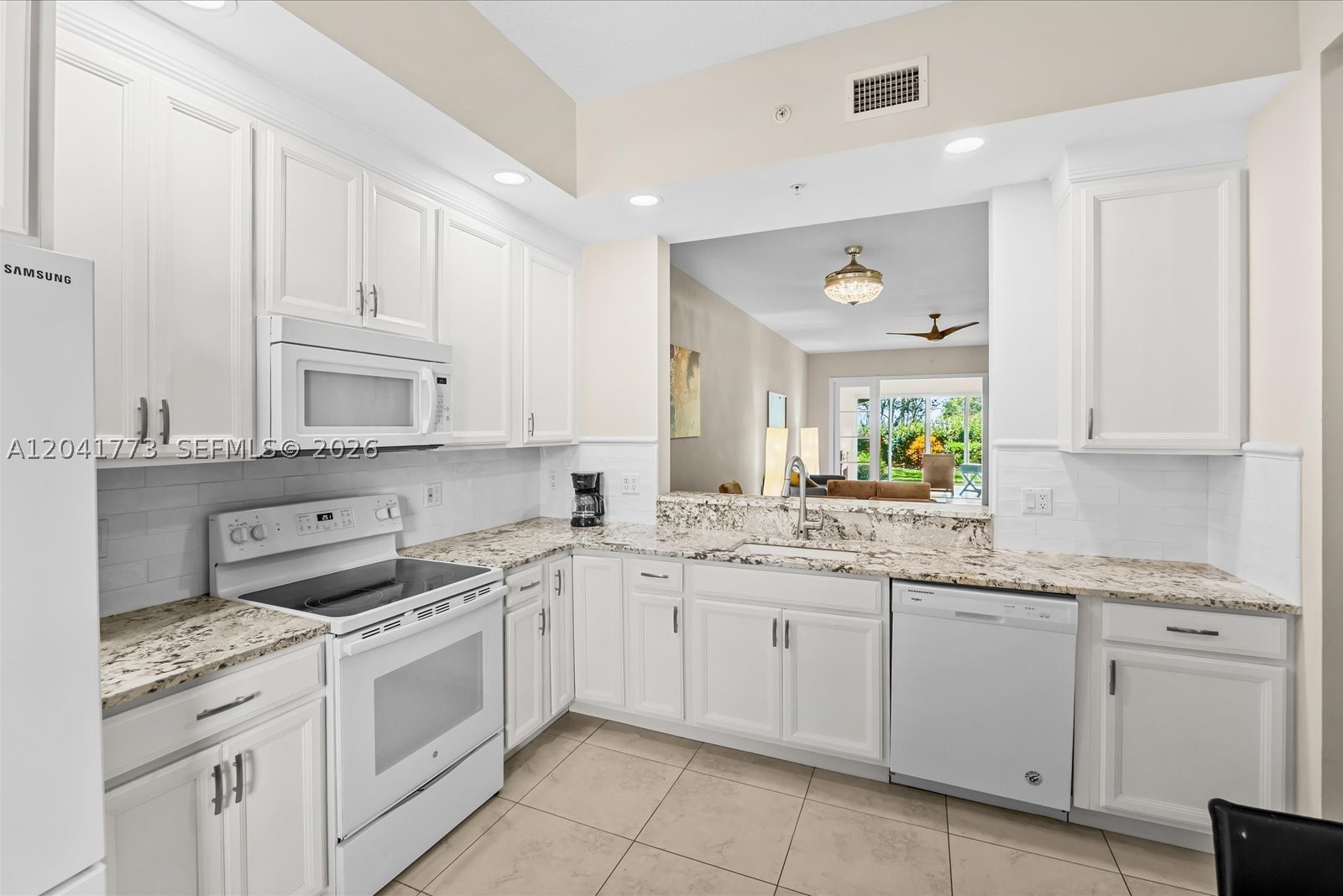 38 Harbour Isle Dr E 104