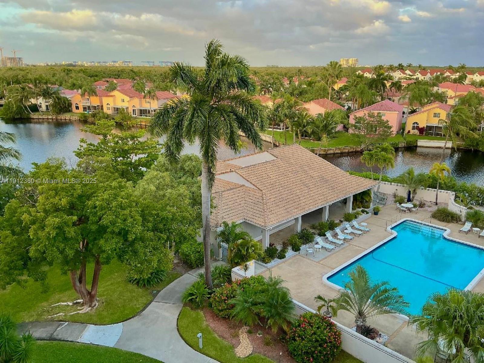 WATERMARK II CONDO - Residential