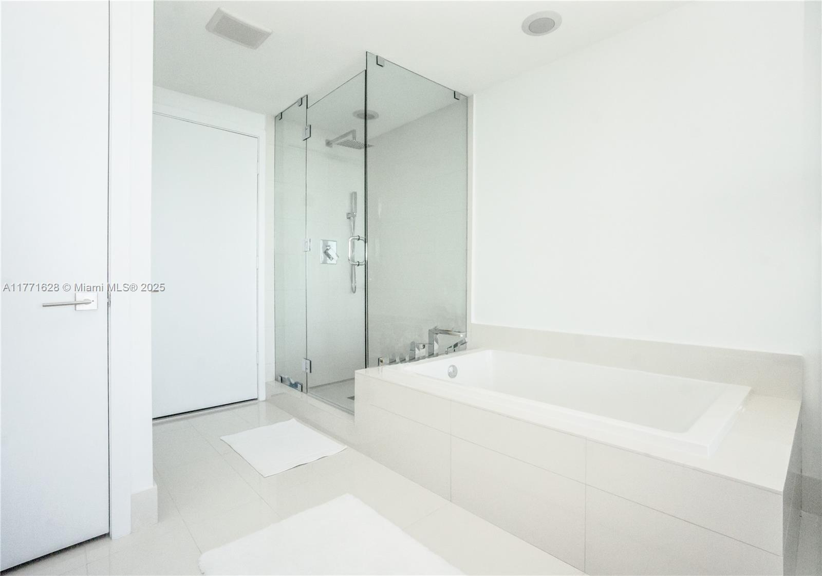 PARAISO BAY CONDO - Residential Lease