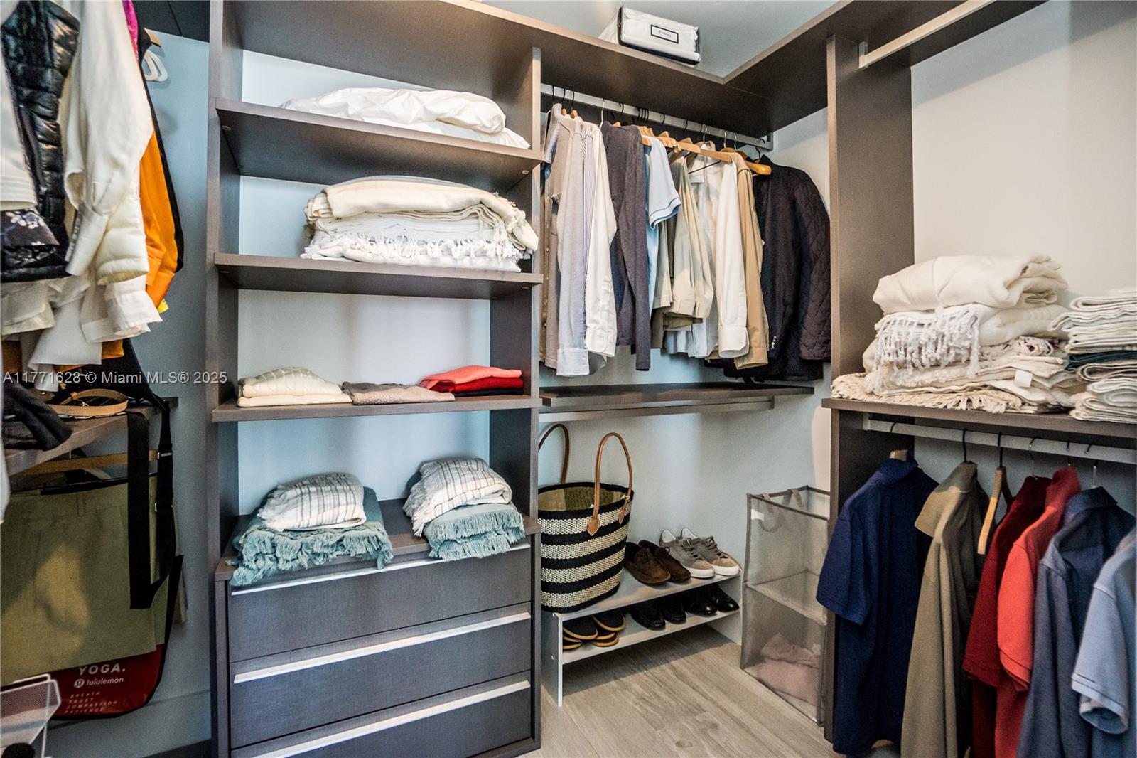 PARAISO BAY CONDO - Residential Lease