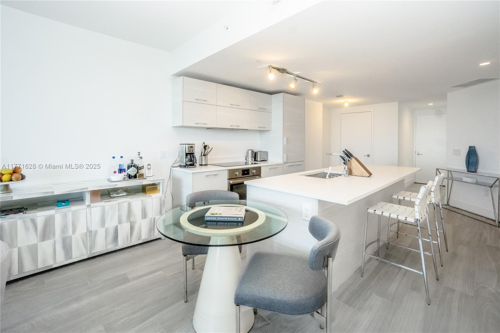 PARAISO BAY CONDO - Residential Lease