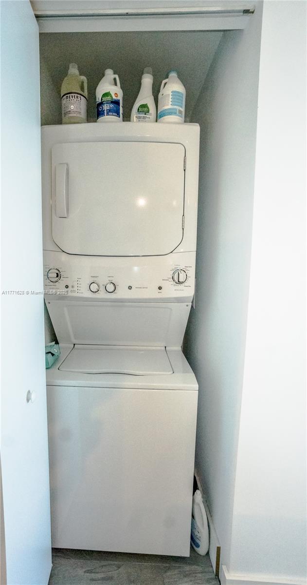 PARAISO BAY CONDO - Residential Lease