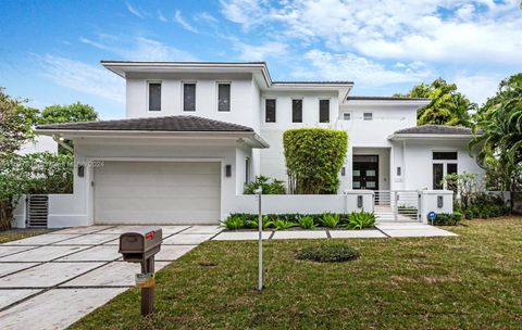Single Family Residence in Coral Gables FL 731 Escobar Ave Ave.jpg