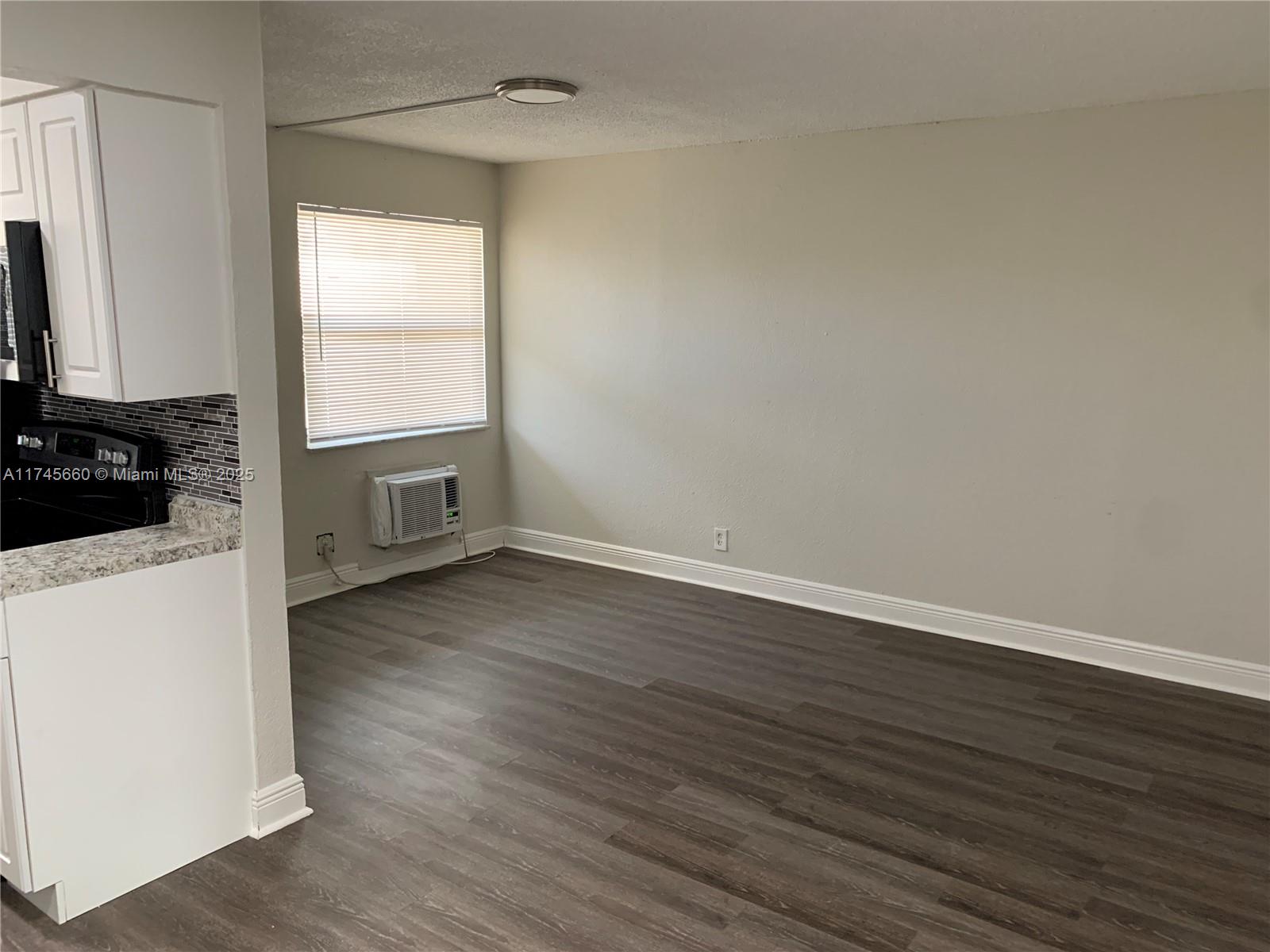 Rental Property at 1101 N 22nd Ave 2, Hollywood, Broward County, Florida - Bedrooms: 1 
Bathrooms: 1  - $1,500 MO.