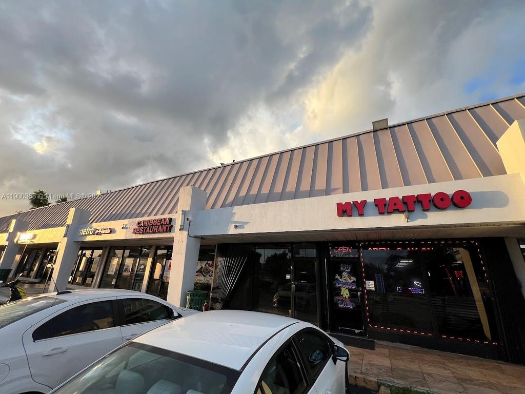 Photo of 6111 Hollywood Blvd, Hollywood, FL 33024 (MLS # A11900368)