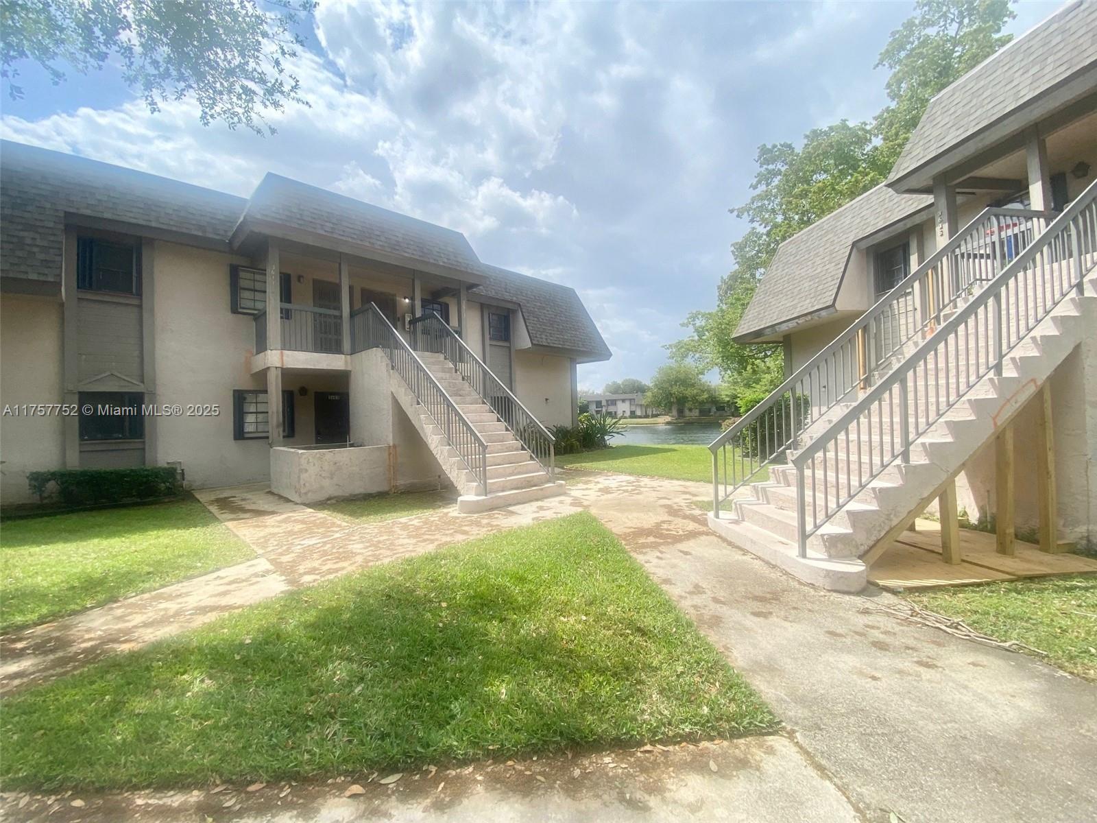 Grenadier Lakes at Welleby - Residential