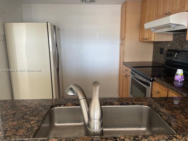 VENETIA CONDO - Residential