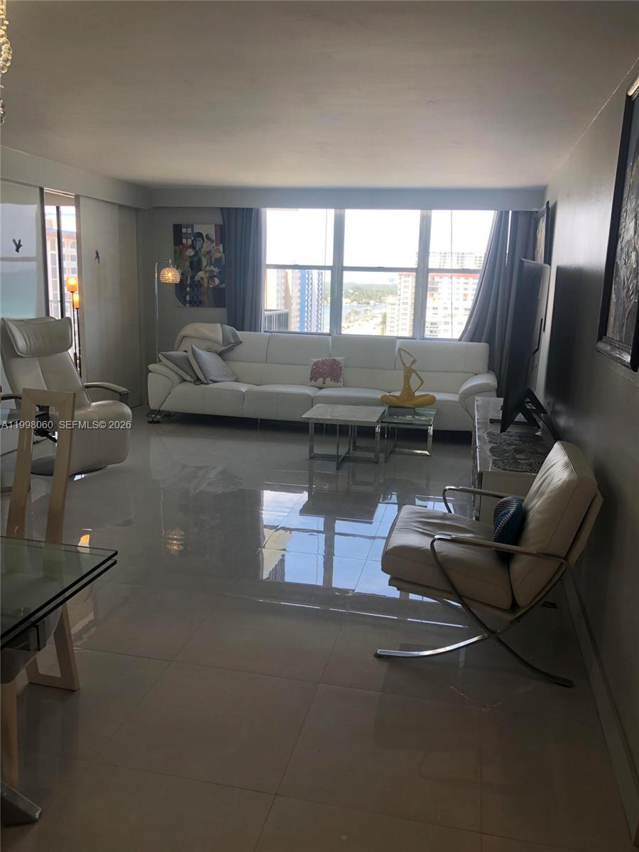 QUADOMAIN TOWER I AND IV - Residential