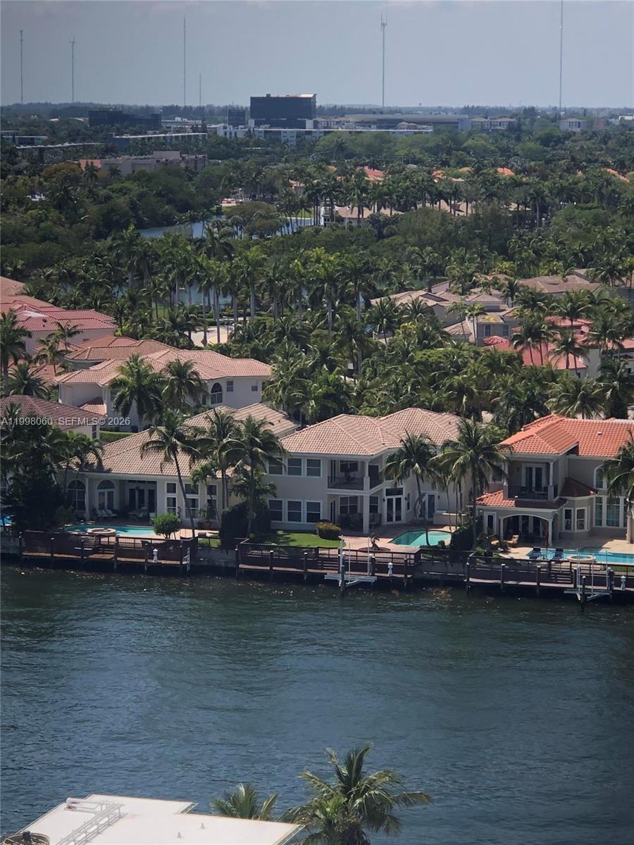 QUADOMAIN TOWER I AND IV - Residential