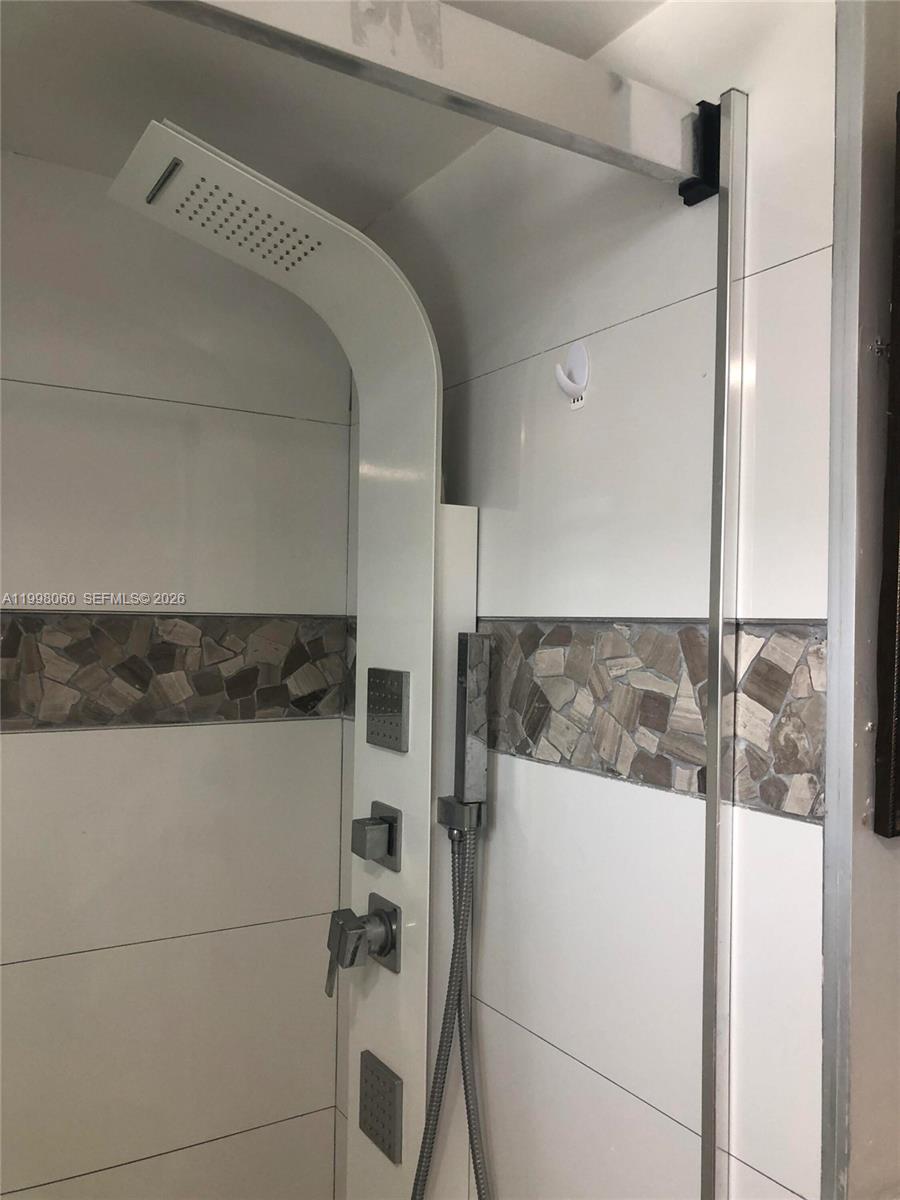 QUADOMAIN TOWER I AND IV - Residential