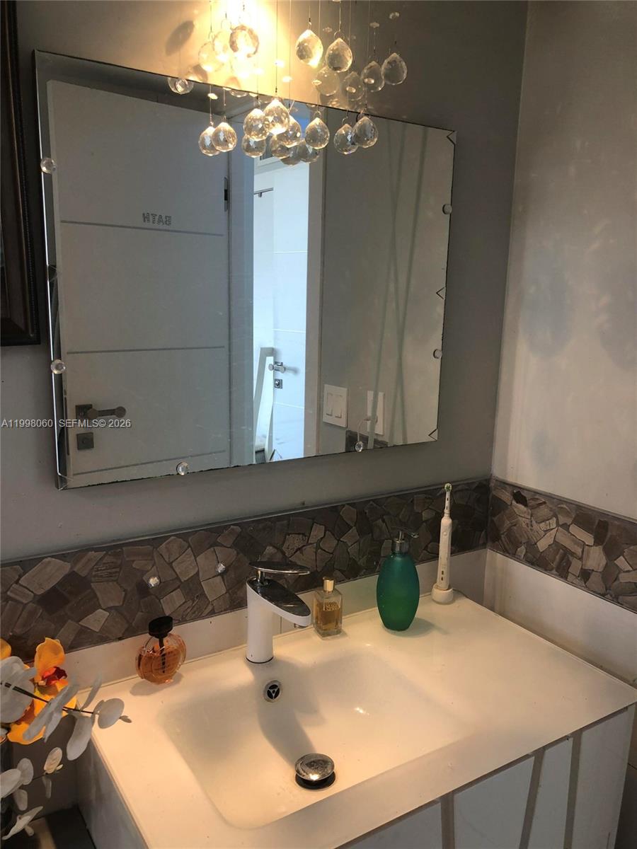 QUADOMAIN TOWER I AND IV - Residential