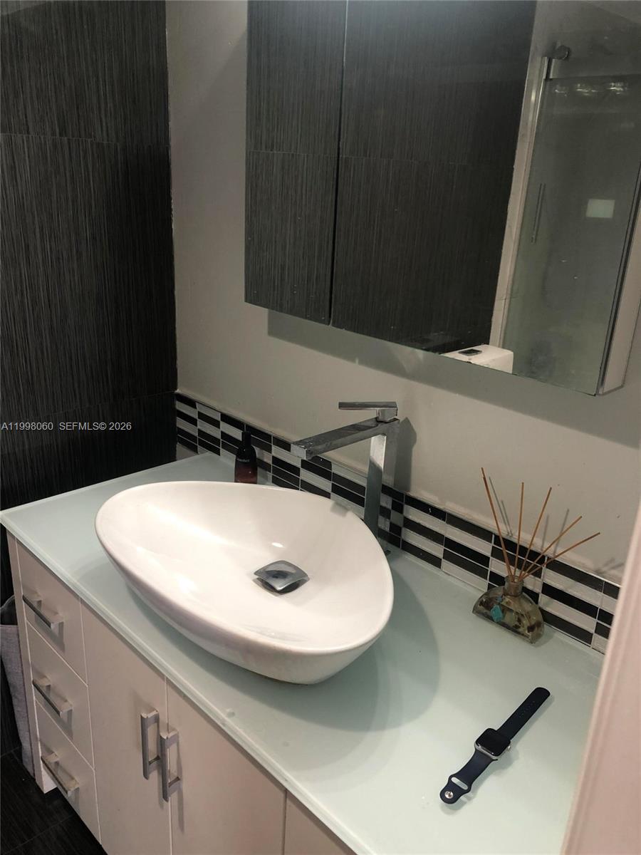 QUADOMAIN TOWER I AND IV - Residential