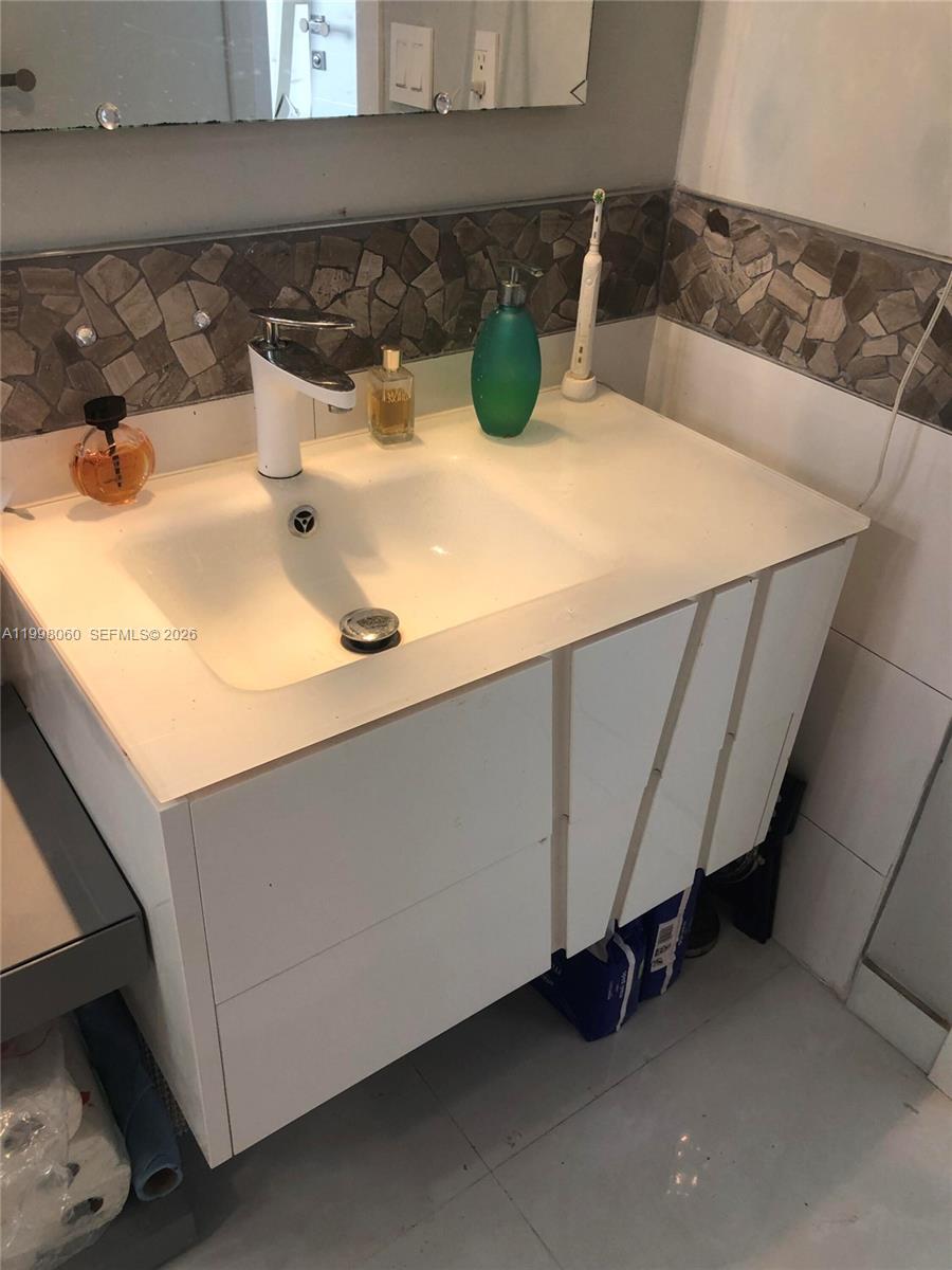 QUADOMAIN TOWER I AND IV - Residential