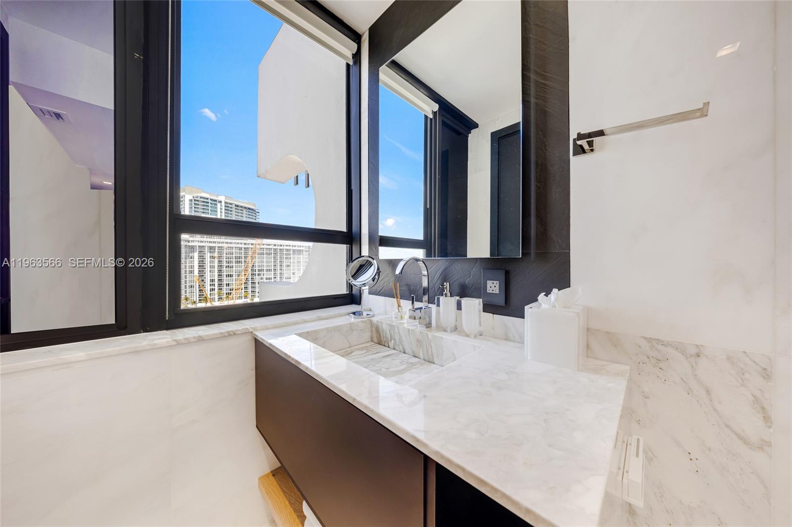 KENILWORTH CONDO - Residential