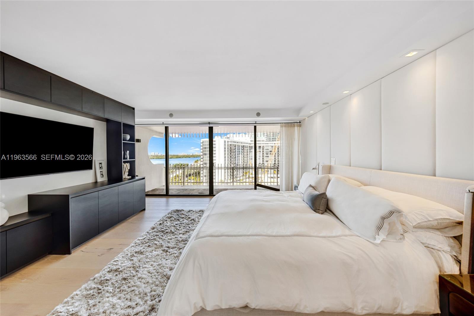 KENILWORTH CONDO - Residential