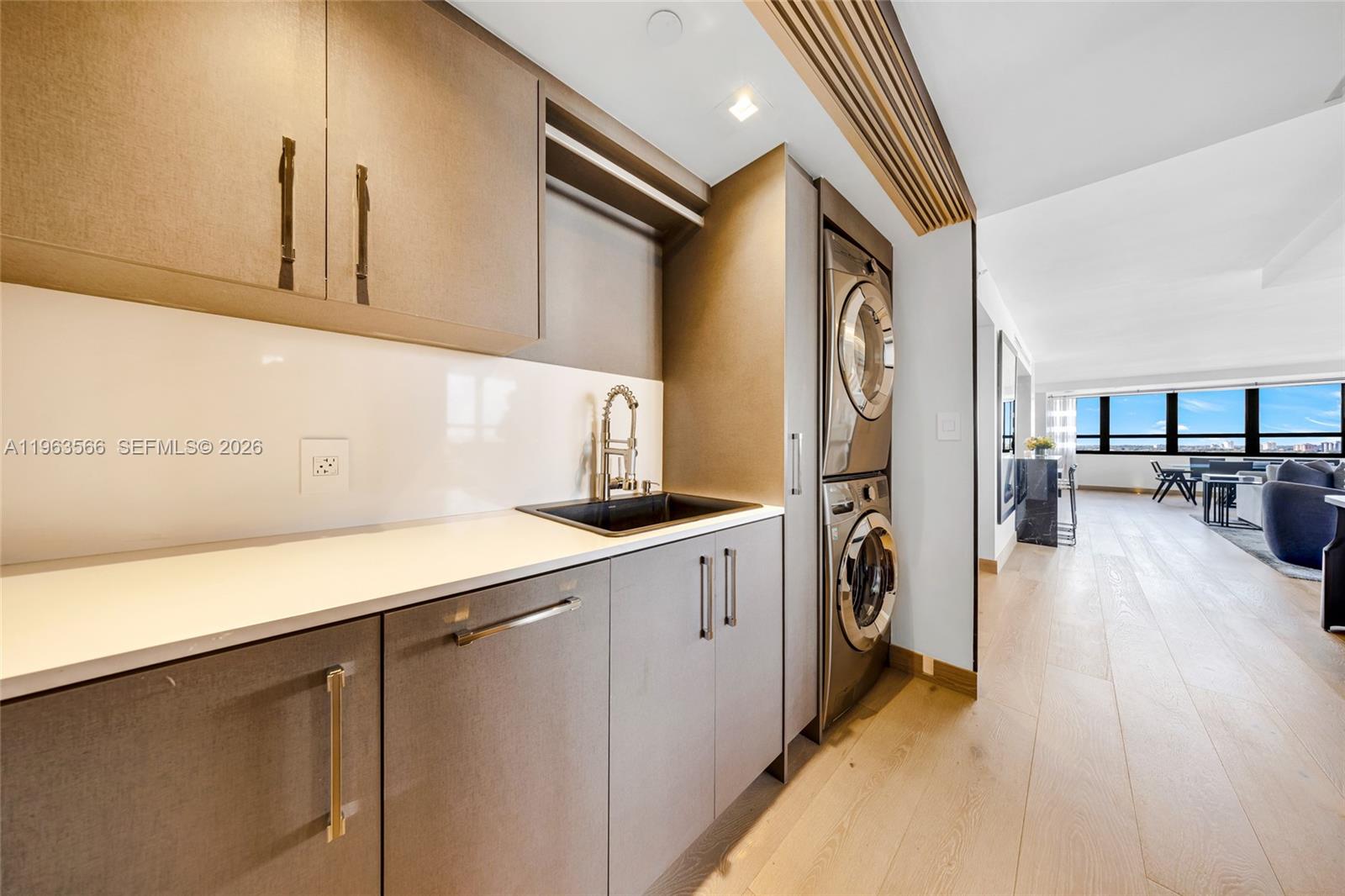 KENILWORTH CONDO - Residential