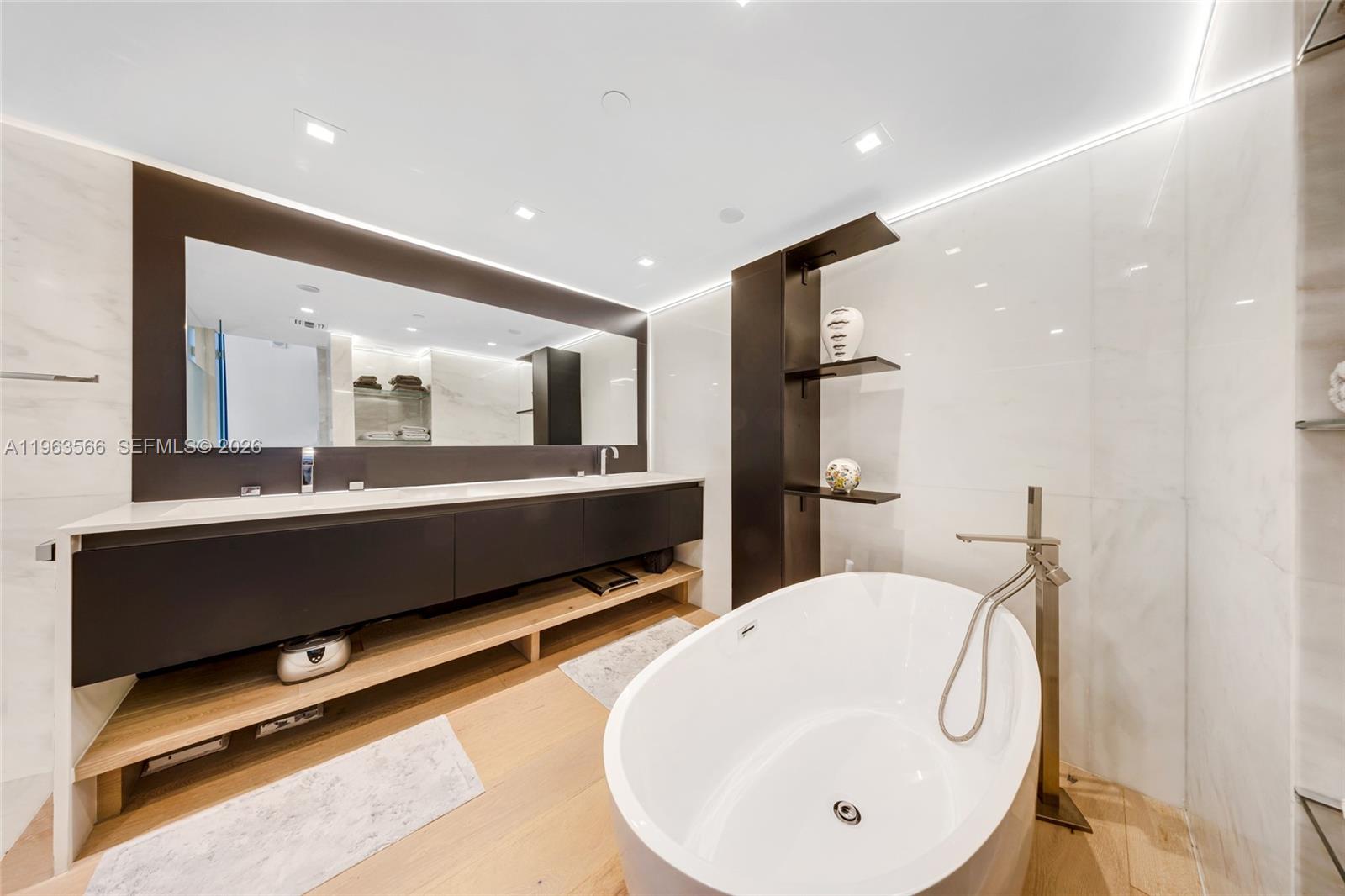 KENILWORTH CONDO - Residential