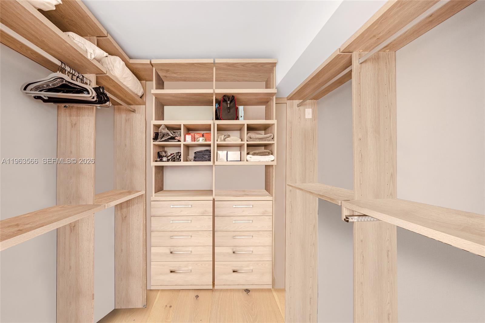 KENILWORTH CONDO - Residential