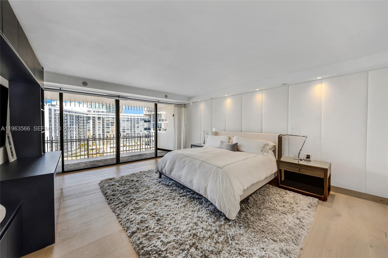 KENILWORTH CONDO - Residential