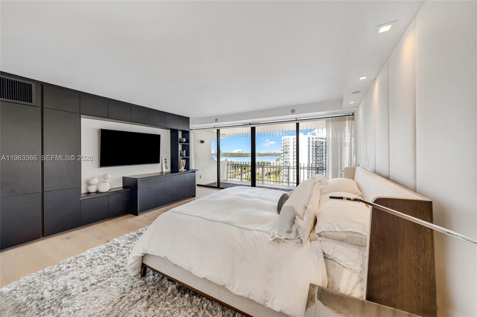 KENILWORTH CONDO - Residential