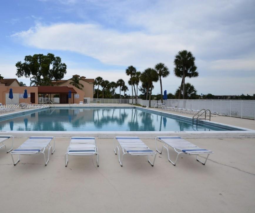 LAKEVIEW OF THE CALF CLUB - Residential