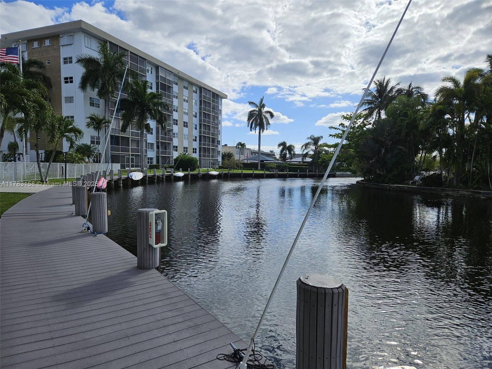 Property for Sale at 3000 Ne 16th Ave 405, Oakland Park, Miami-Dade County, Florida - Bedrooms: 1 
Bathrooms: 1  - $199,000